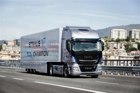 Iveco Showcases Natural Gas Powered New Stralis Np At Freight In The