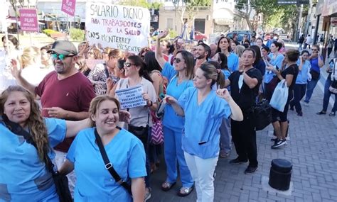 Personal de Salud se manifestó para reclamar mejoras salariales