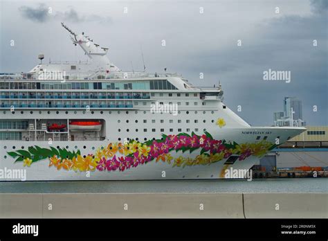 MIAMI BEACH, FL -17 FEB 2023- View of the Norwegian Pearl, a cruise ...