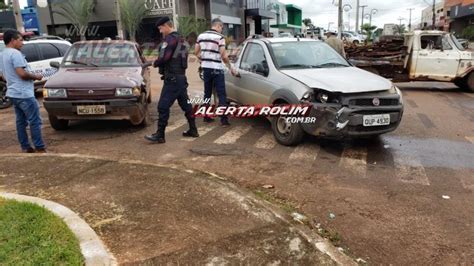 Dois Carros Se Envolvem Em Acidente Na Manh Desta Quinta Em Rolim De