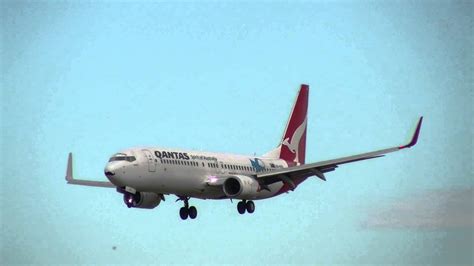 Qantas Boeing 737 838 Vh Vzo Landing Melbourne Airport Youtube