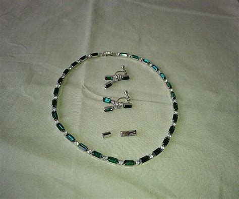 Vintage Kramer Emerald Green And Clear Rhinestone Necklace And Earrings Set