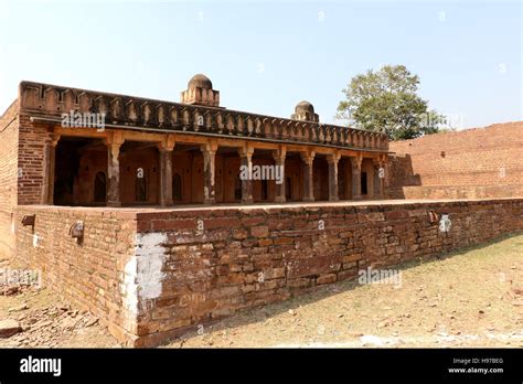 Ruins Of Thousand Years Old Narwar Fort Stock Photo Alamy