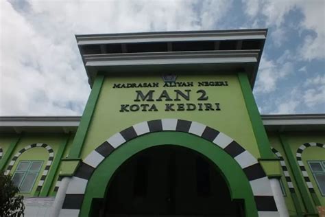 Kota Kediri Terbaik Berikut Deretan MA SMA Terbaik Dan Penuh Prestasi