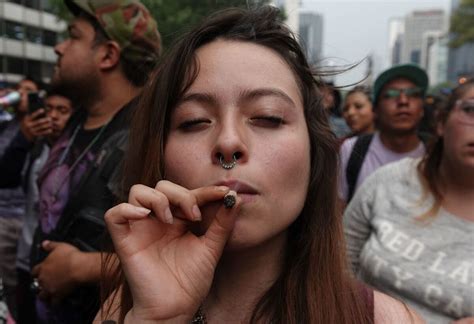 Celebran El 420 En Cdmx Con Marcha En Pro De Legalización De La Mariguana