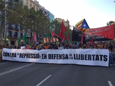 Miles De Personas Se Manifiestan En Barcelona Contra La Represión Del