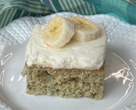 Banana Cake - Dina's Diner