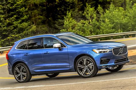 2018 Volvo Xc60 T8 R Design Front Three Quarter In Motion 01 1 Motor