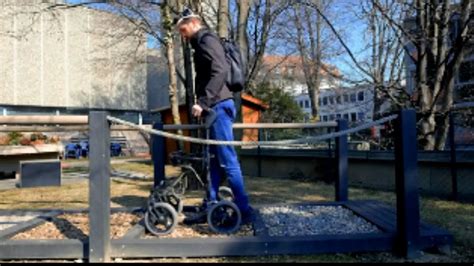 Un paciente tetrapléjico vuelve a caminar gracias a un puente digital