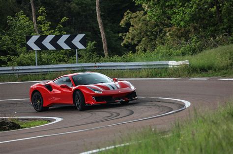 Ferrari 488 Pista 新浪汽车