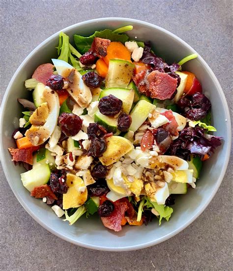 Another day, another salad! Don’t forget to change up your toppings so you don’t get bored Easy ...