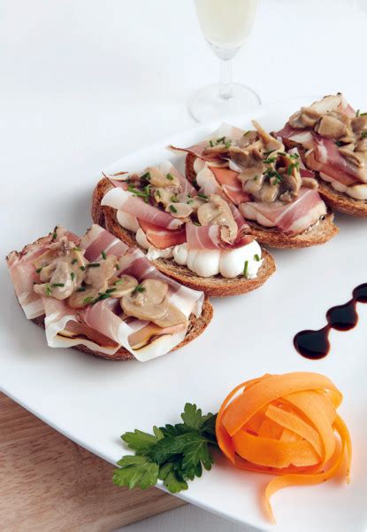 CROSTONI DI PANE CON SPECK E FUNGHI PRATAIOLI Ricette Menù srl