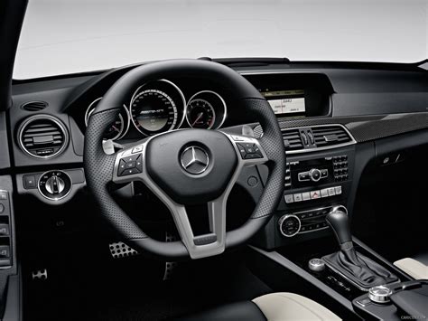 Mercedes-Benz C63 AMG (2012) - Interior | Caricos