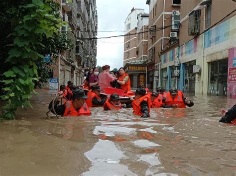 武警湖北总队紧急投入湖北各地抗洪抢险