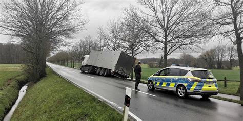 Lkw Unfall In Stadtlohn Kreisstra E Ist F R Mehrere Stunden Gesperrt