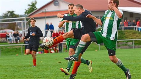 Calw TSV Haiterbach II noch mit weißer Weste Fußball Schwarzwälder