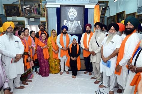 Sgpc Displayed The Portrait Of Maharaja Ripudaman Singh Of Nabha Princely State At The Central