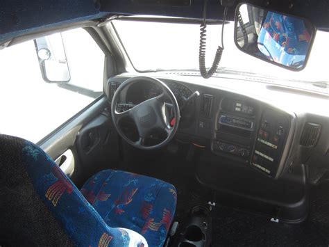 2005 Starcraft Gmc 29 Passenger Shuttle Bus