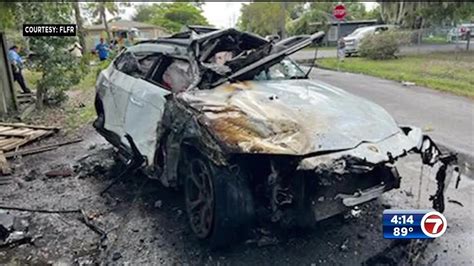 Lamborghini Suv Goes Airborne Hits Roof Of Fort Lauderdale Duplex And