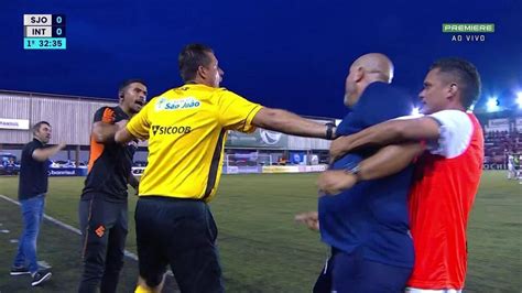 Técnico Do São José Rs E Coudet Discutem Em Campo E São Expulsos Veja