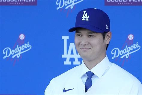 Shohei Ohtani reveals dog's name at Dodgers' introduction: Decoy - MLB ...