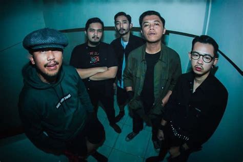 Makna Lirik Aku Kamu Dan Samudra Rebellion Rose Viral Di Tiktok Deru