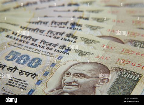 New Five Hundred Rupee Notes Hi Res Stock Photography And Images Alamy