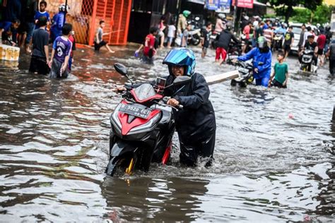 Heru Sebut Titik Banjir Di Jakarta Berkurang Drastis Selama Enam Jam