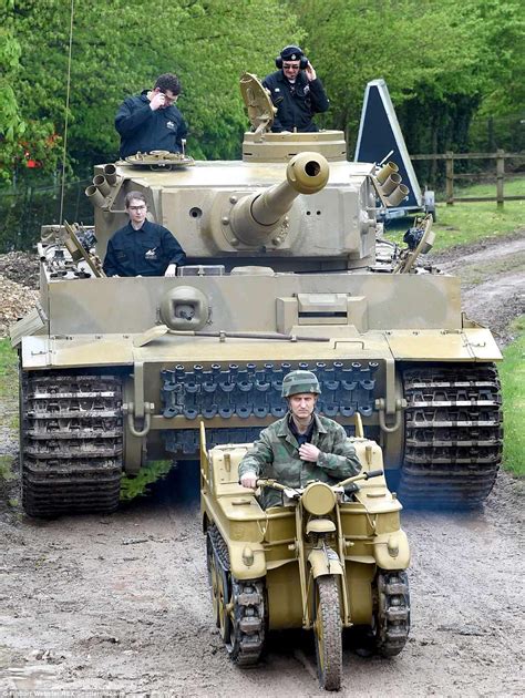 World S Only Working Tiger Tank Is Put Through Its Paces Daily Mail