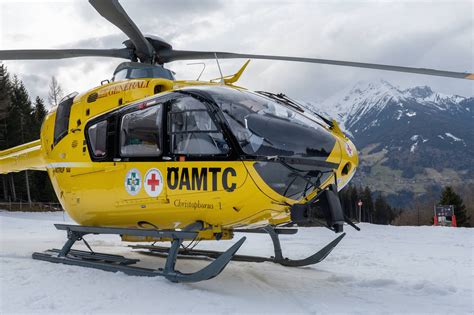 Schwerer Skiunfall In Tirol Abgehoben Skifahrer Wird Meter Durch