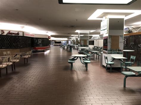 Underground Mall in DT Toronto : deadmalls