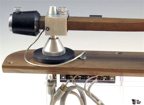 Grado Laboratory Series Wood Tonearm With Grado Fc Cartridge On Walnut