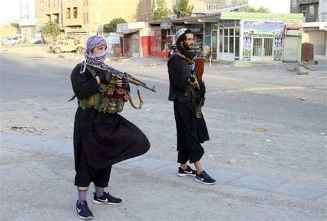 Los Talibanes Asestan Un Duro Golpe A Las Fuerzas Afganas Con La Conquista De La Estratégica