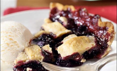 Huckleberry Pie Recipe - Easy Kitchen