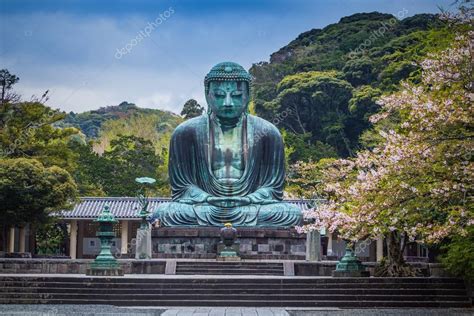 Famosa Estatua De Bronce Del Gran Buda En Kamakura Templo De Kotokuin