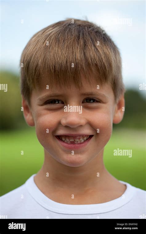 Portrait Eines Jungen Stock Photo Alamy