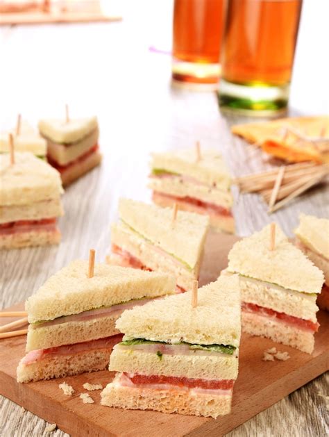 64 Mini Clubs sandwiches pour l apéritif livrés par Burgard en 24H