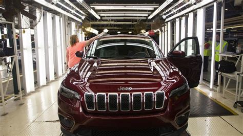 Fiat Chrysler laying off more than 1,300 workers at Belvidere Jeep ...