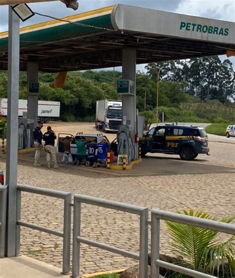 Quatro pessoas são presas por saquear eletrodoméstico de carreta que