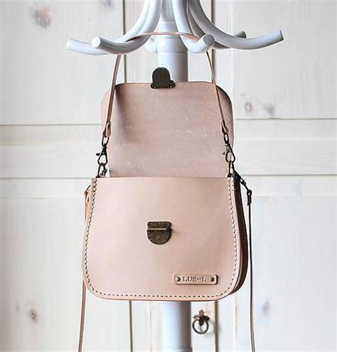 Malá kožená kabelka Nude Lu Si L SAShE sk