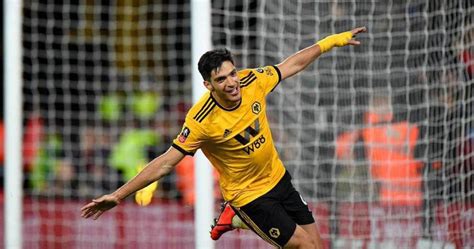 Ra L Jim Nez Anota Gol En Triunfo De Wolves Ante Manchester City Video