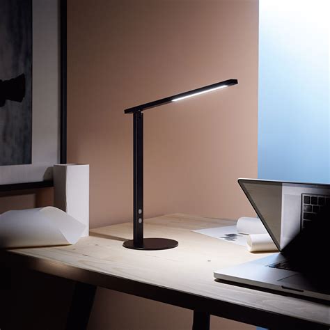 Lampada Da Scrivania Ideal Di Fabas Luce Design Moderno E Funzionale