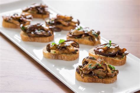 Garlic Mushroom Bruschetta Recipe - HungryForever Food Blog