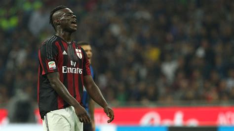 Serie A Mario Balotelli Hits Post As Ac Milan Lose To Inter Football News Sky Sports