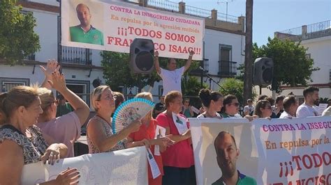 Movilización en Sevilla en repulsa a la agresión que ha dejado en coma