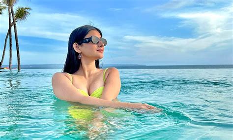 Kanika Mann Raises Temperature In Bikini On Her Beach Vacation