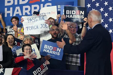 Primeiro Senador Democrata Pede Que Biden Abandone A Candidatura