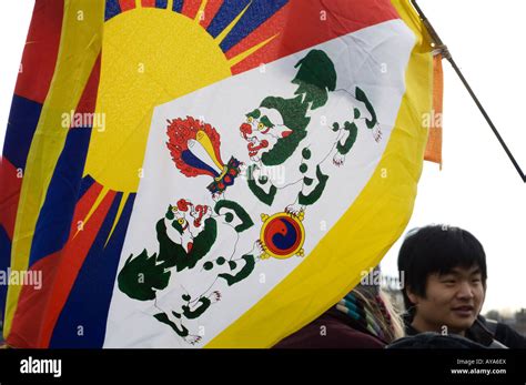 Free Tibet Flag With Chinese Person In Background Stock Photo Alamy