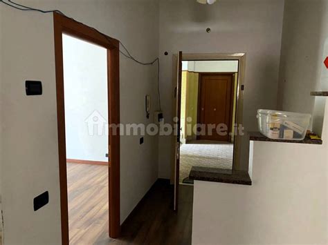 Vendita Appartamento Pomezia Trilocale In Via Aurelio Saffi Da