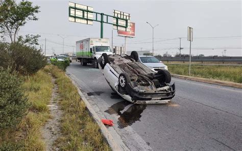 Automovilista Huye Tras Volcar En El Bulevar Miguel De La Madrid